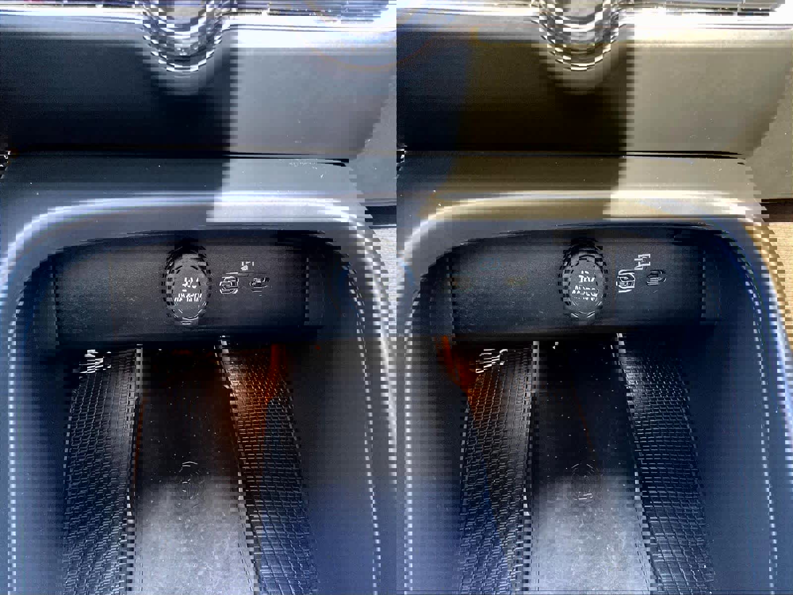 Used 2023 Volvo C40 P8 Recharge Ultimate image 35