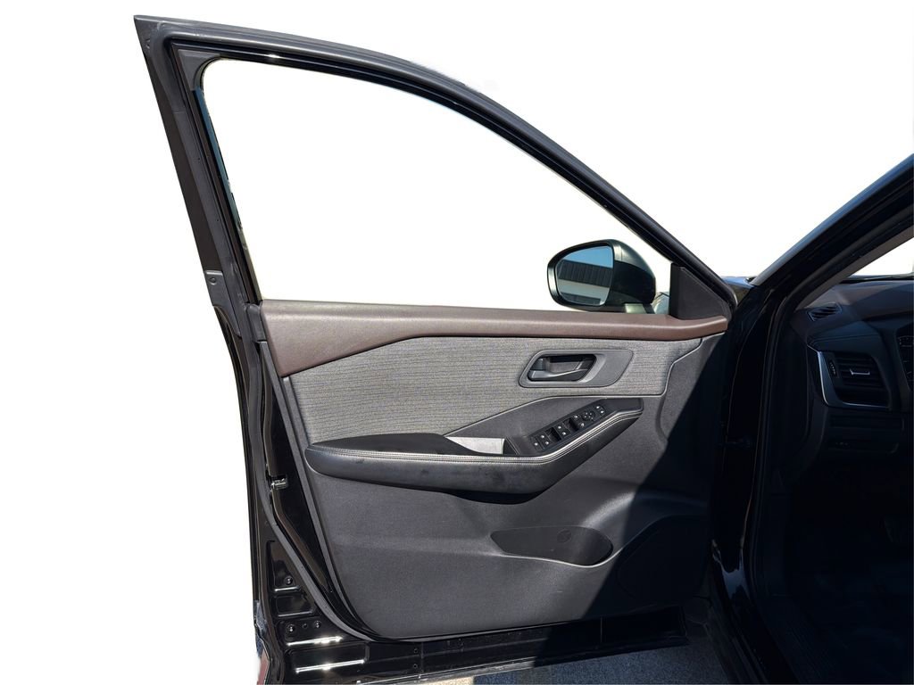 Used 2021 Nissan Rogue S image 19