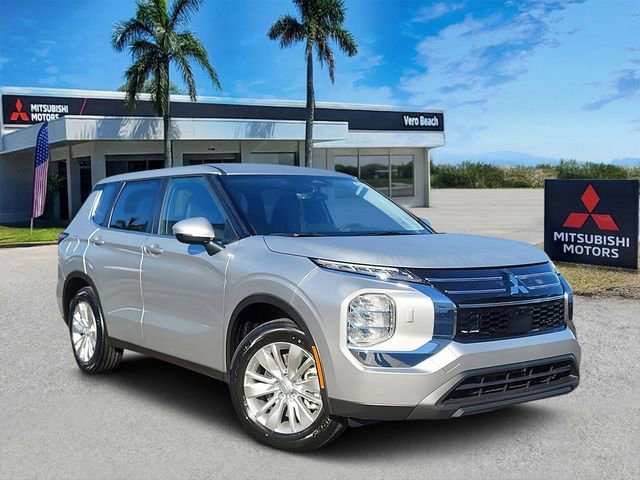 New 2026 Mitsubishi Outlander ES image 1