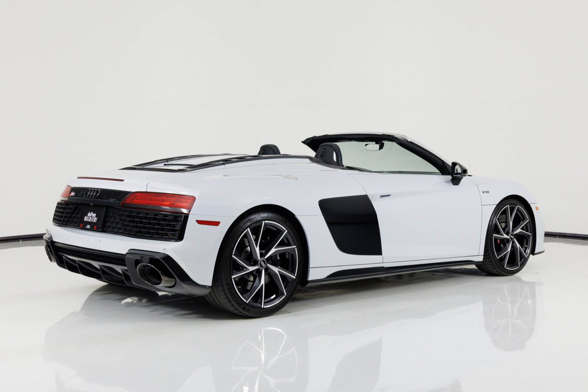 Used 2022 Audi R8 V10 w/ Premium Package RWD image 3