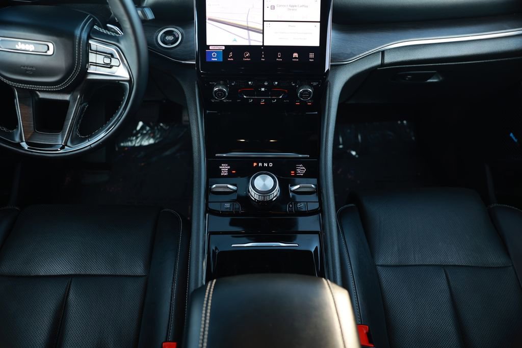 Used 2023 Jeep Grand Cherokee Overland w/ Advanced Protech Group III AWD/4WD image 32