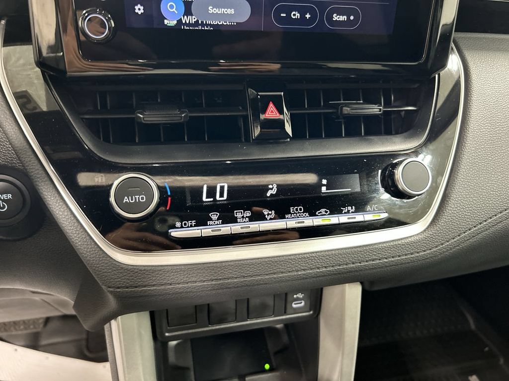 Used 2025 Toyota Corolla Cross AWD Hybrid w/ Moonroof Package image 16