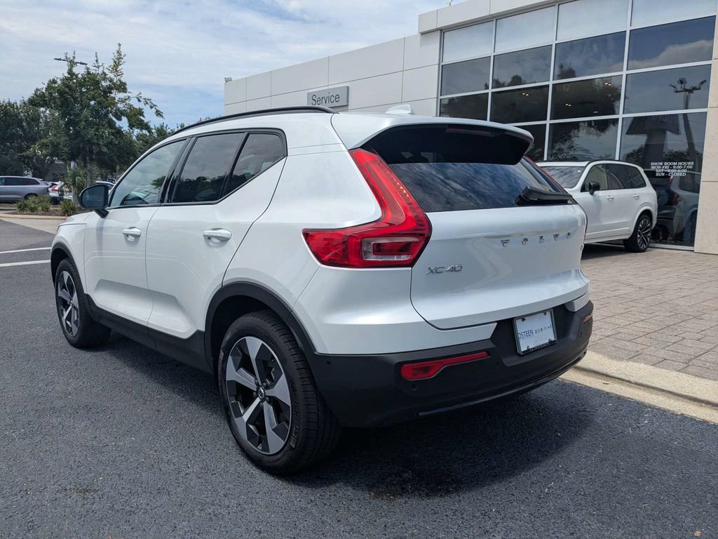 Certified 2026 Volvo XC40 B4 Plus w/ Protection Package Premier FWD image 4