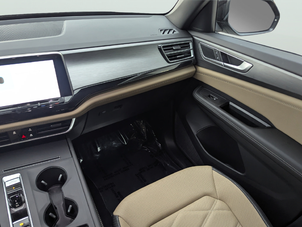 Certified 2025 Volkswagen Atlas Cross Sport SE FWD image 15