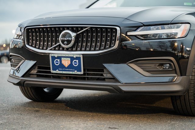 Used 2023 Volvo V60 B5 Cross Country Plus image 15
