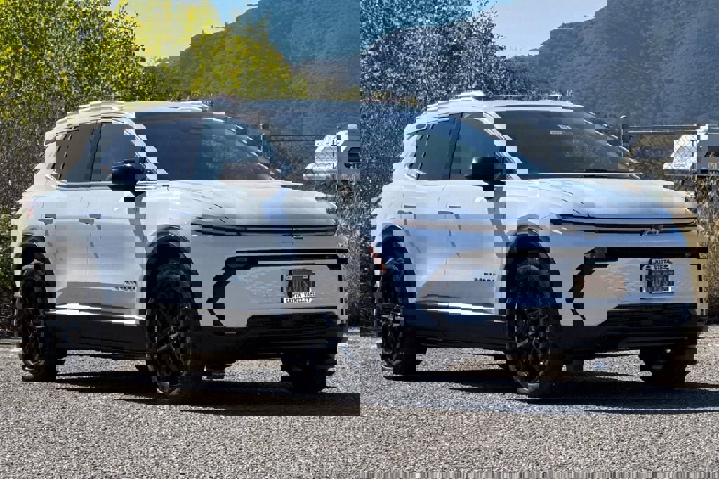 New 2026 Chevrolet Equinox EV LT w/ LPO, Blackout Package image 2