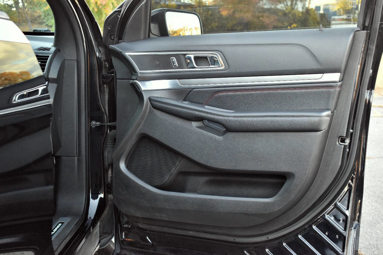 Used 2016 Ford Explorer Sport w/ Equipment Group 401A image 11