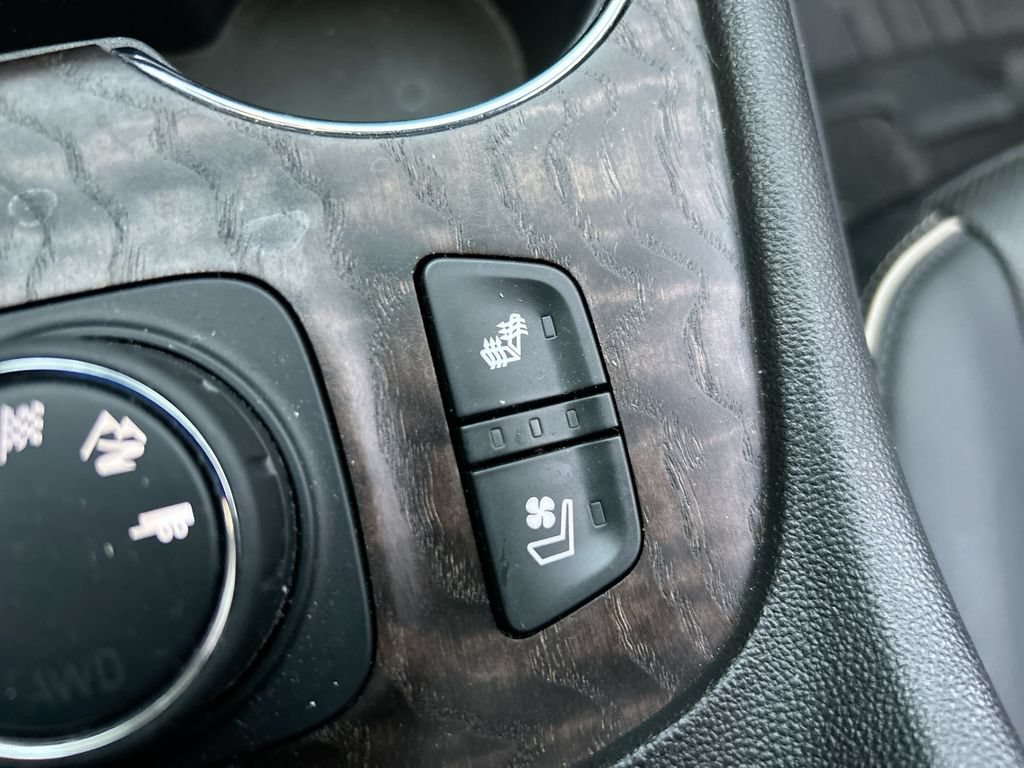 Used 2023 GMC Acadia Denali w/ Denali Ultimate Package AWD/4WD image 33
