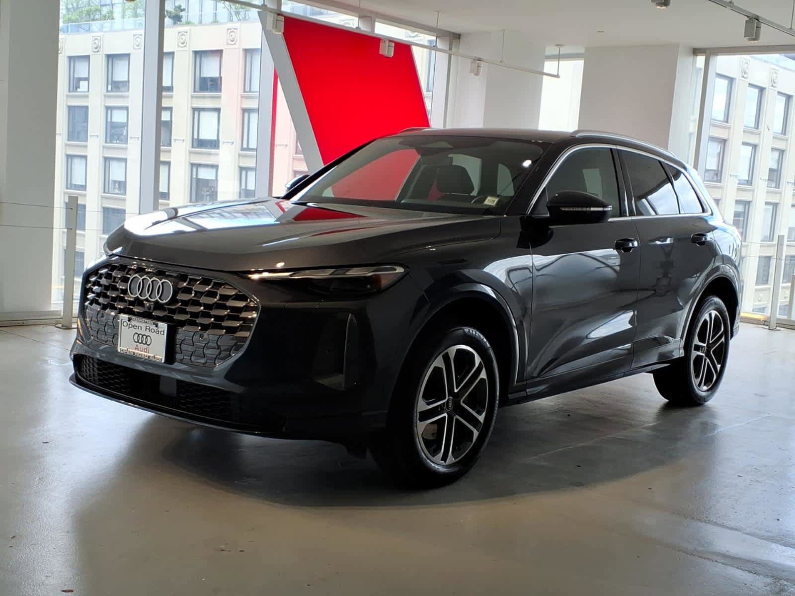 Used 2025 Audi Q5 Premium w/ Convenience Package