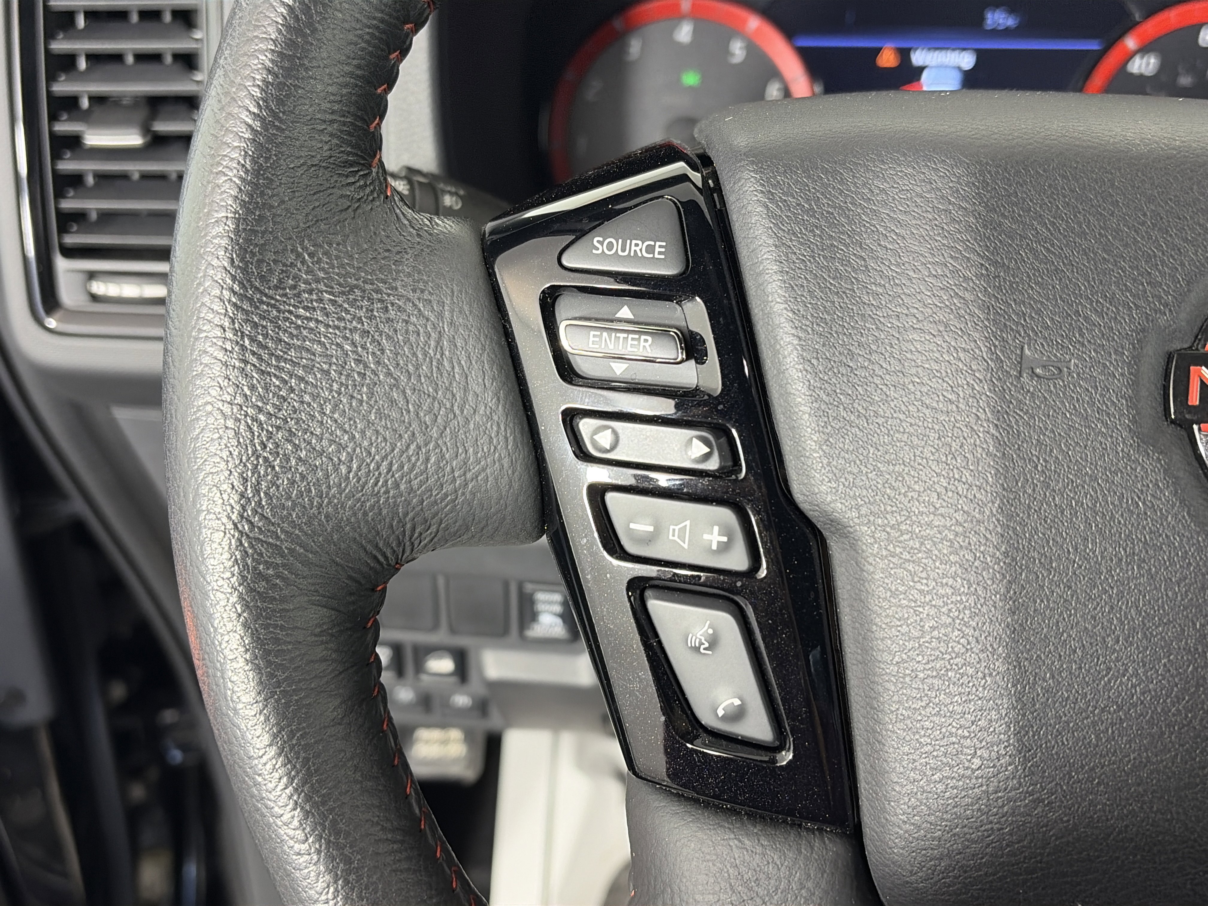 Used 2022 Nissan Frontier PRO-4X image 30