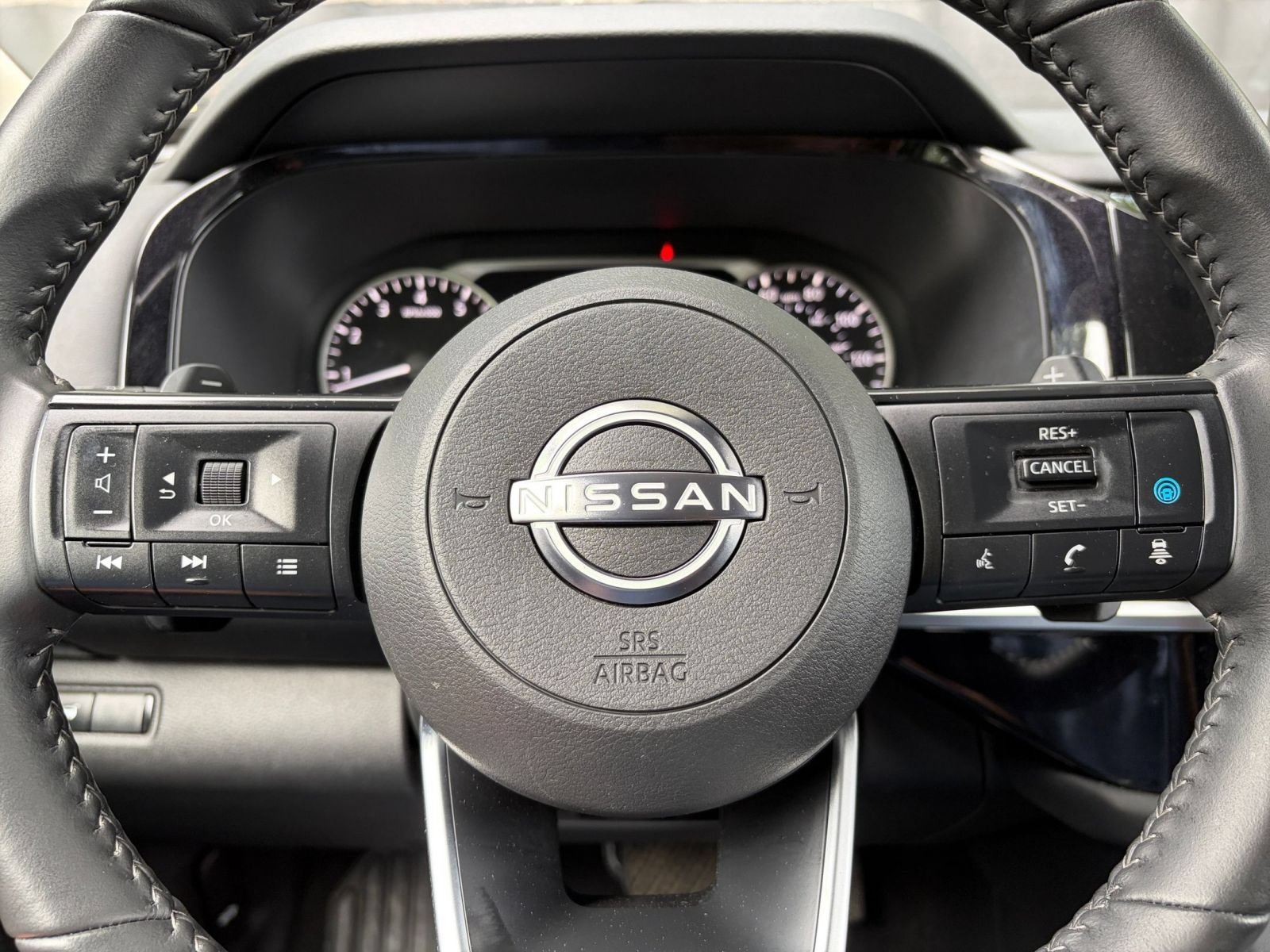 Used 2025 Nissan Pathfinder SV FWD image 30
