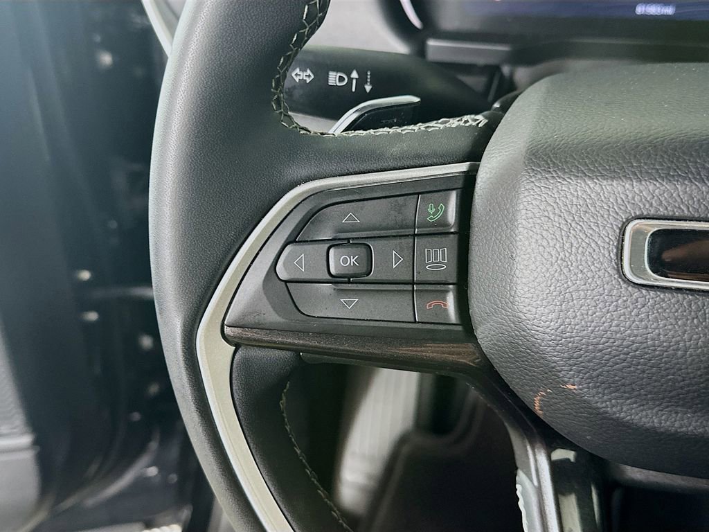 Used 2023 Jeep Grand Cherokee Laredo w/ Luxury Tech Group I image 25