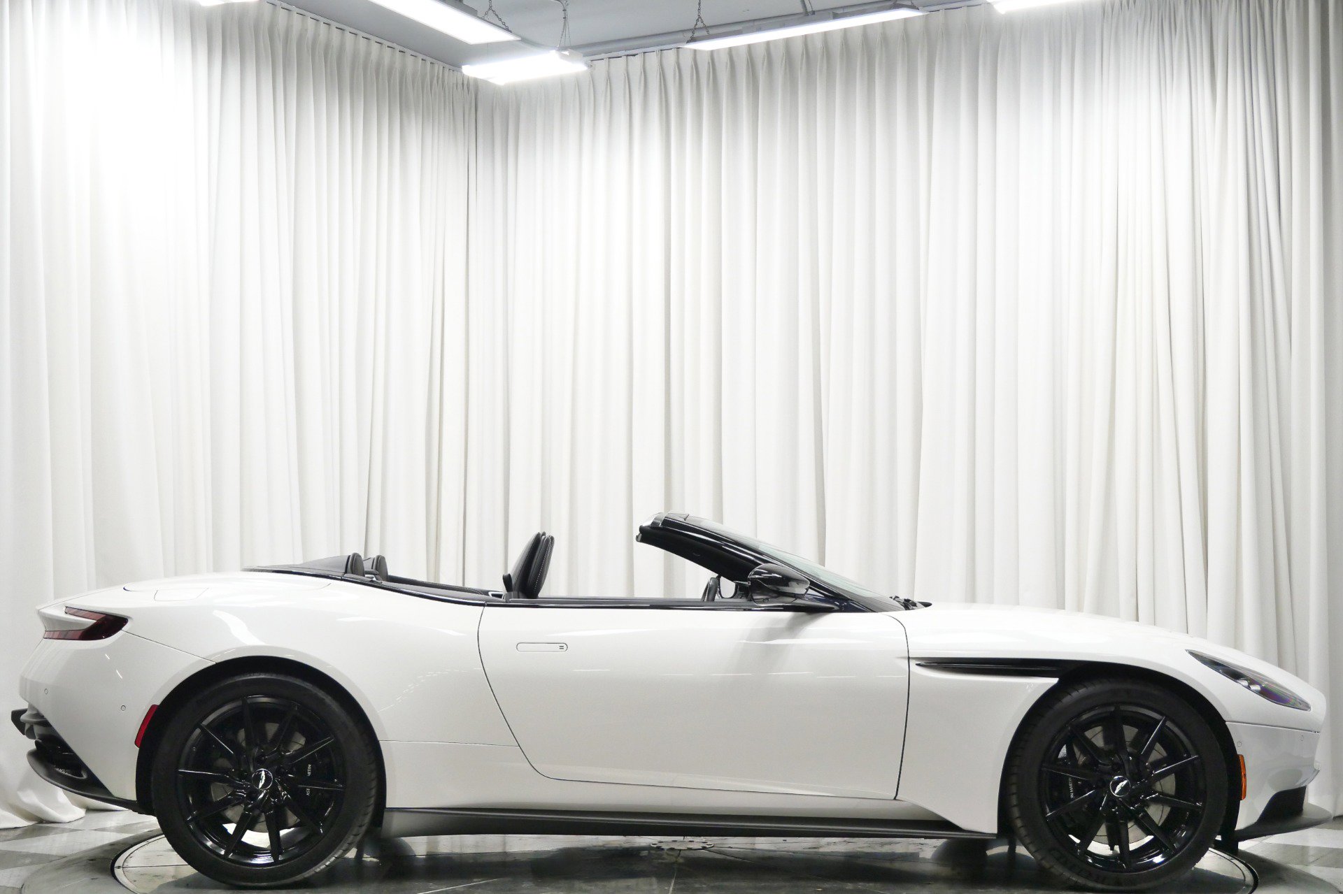 Used 2019 Aston Martin DB11 Volante image 50