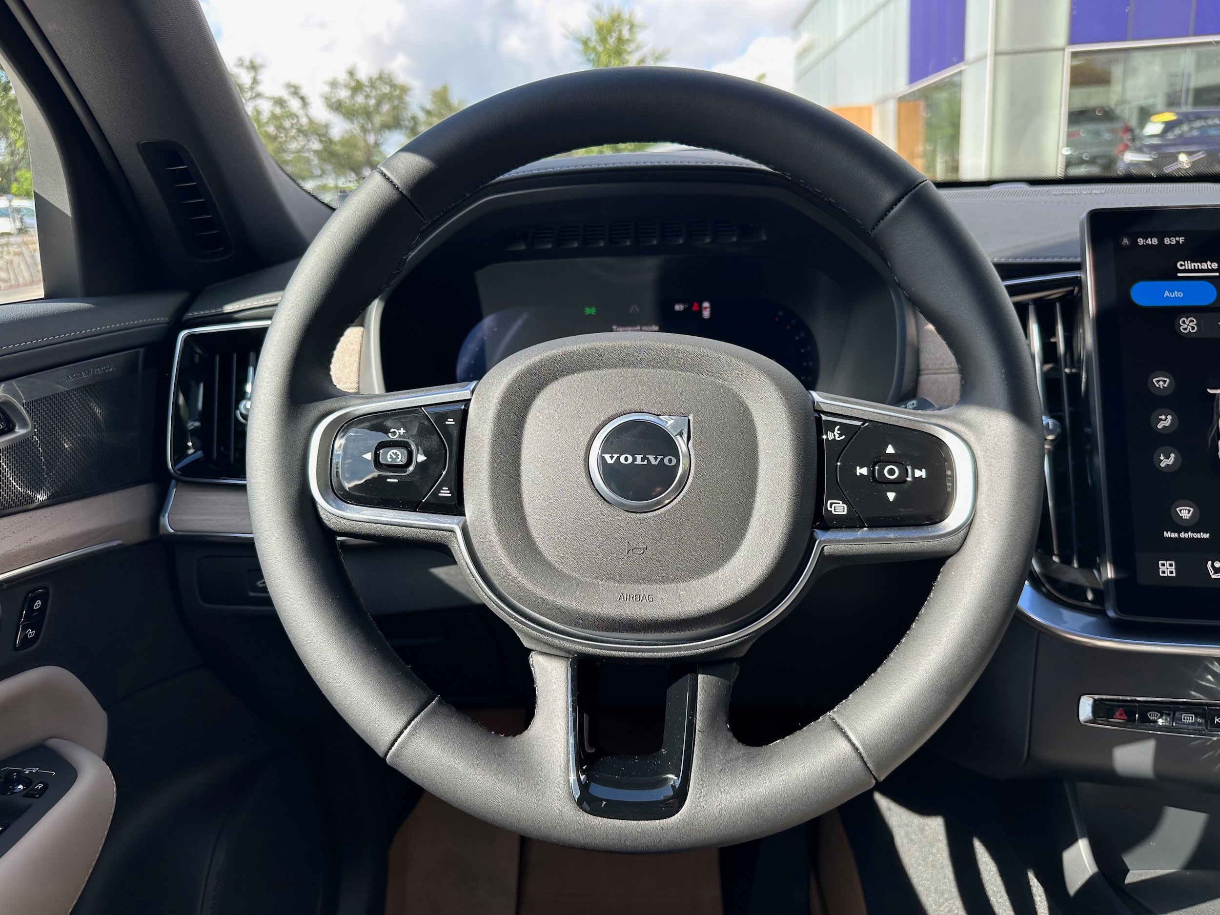 Used 2026 Volvo XC90 B6 Plus w/ Protection Package Premier AWD/4WD image 15