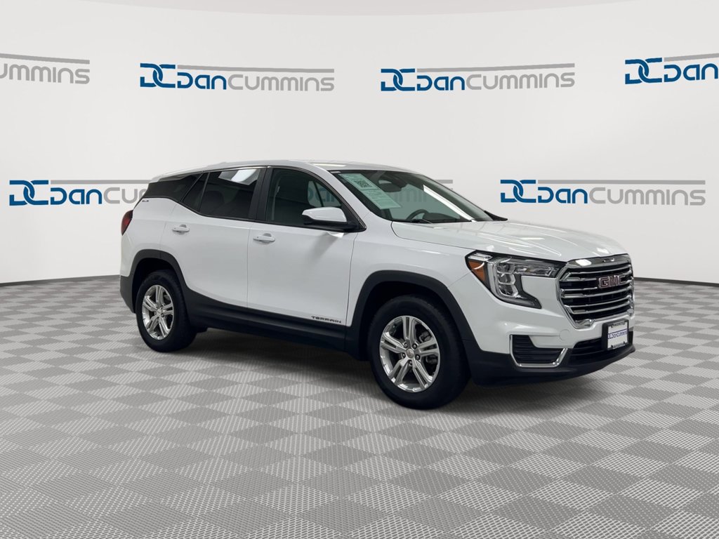 Used 2024 GMC Terrain SLE AWD/4WD image 2
