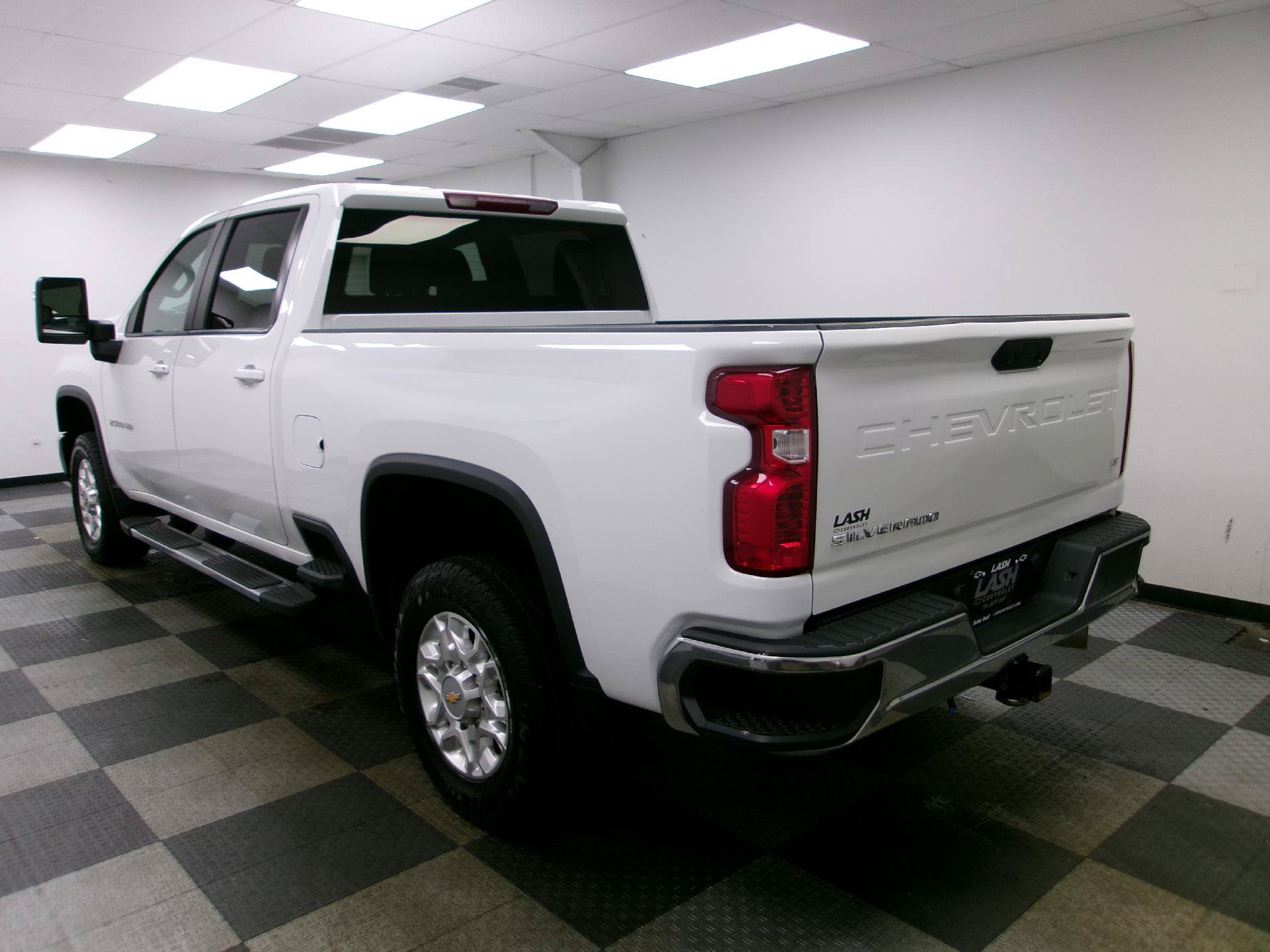 Used 2024 Chevrolet Silverado 2500 LT AWD/4WD image 2