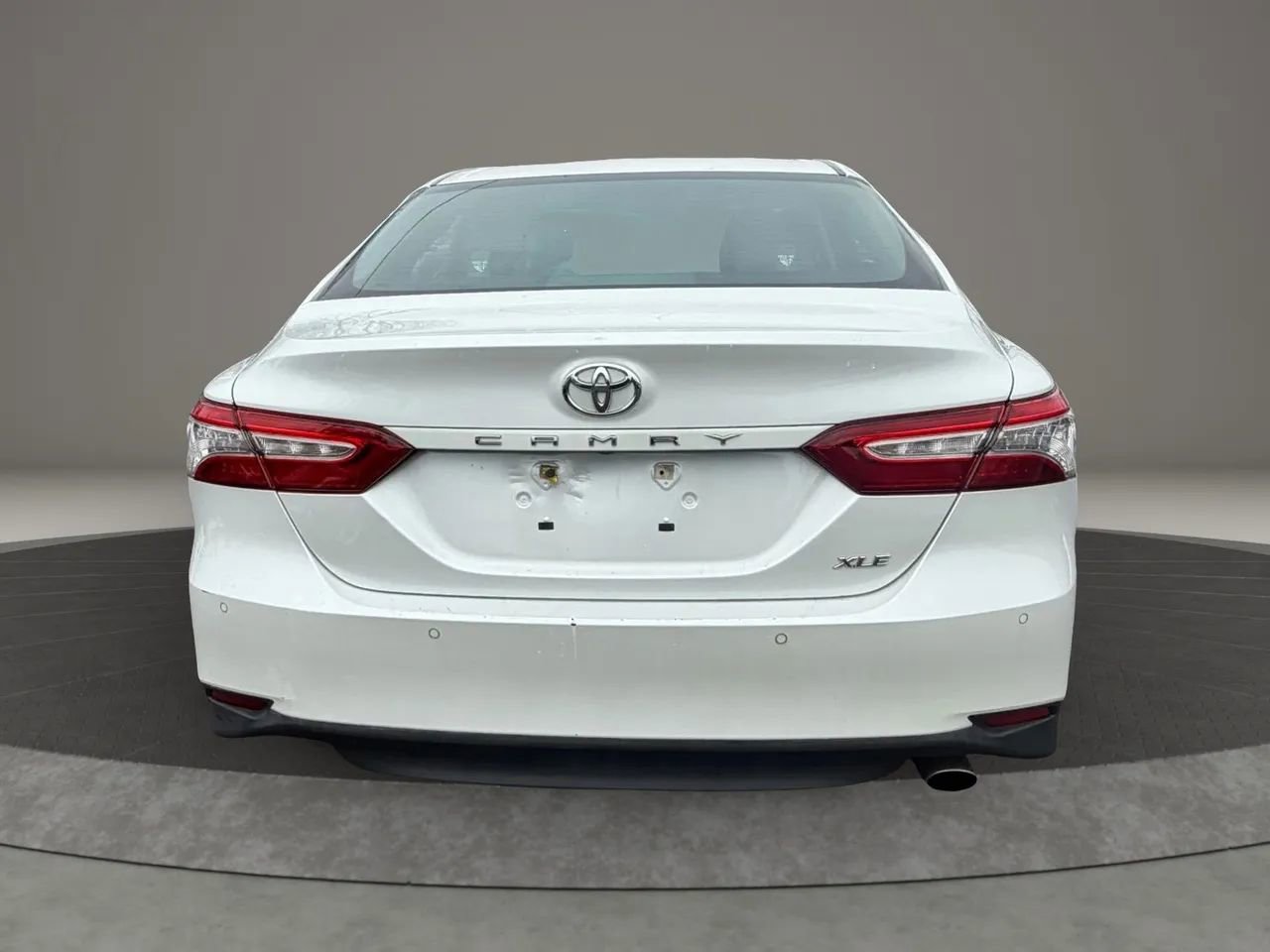 Used 2018 Toyota Camry XLE FWD image 6