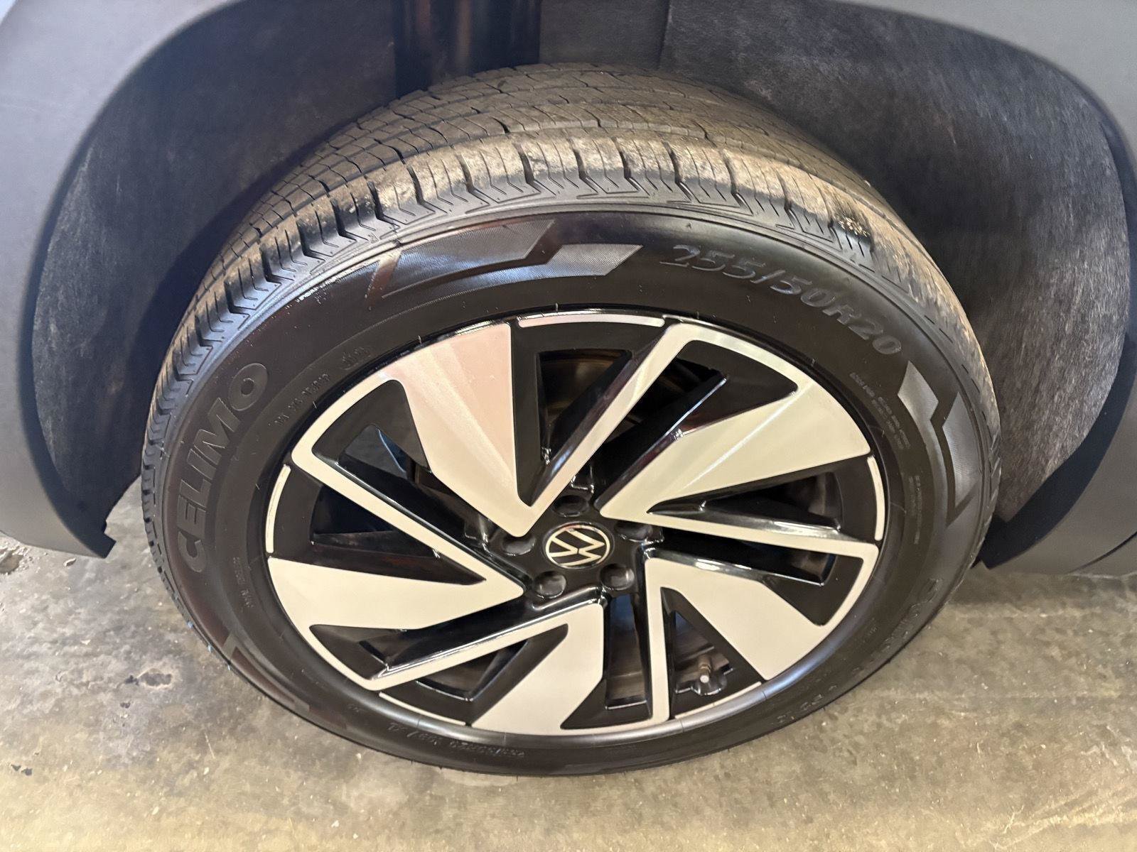 Used 2025 Volkswagen Atlas SE AWD/4WD image 12