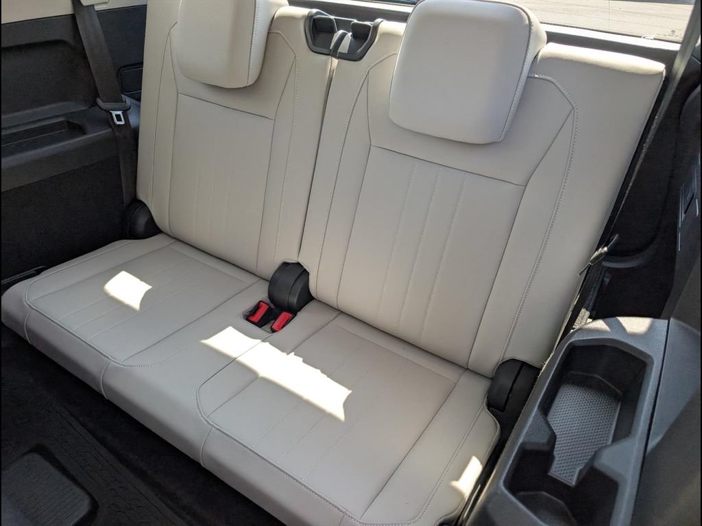 Certified 2023 Volkswagen Tiguan SE w/ Panoramic Sunroof Package FWD image 8