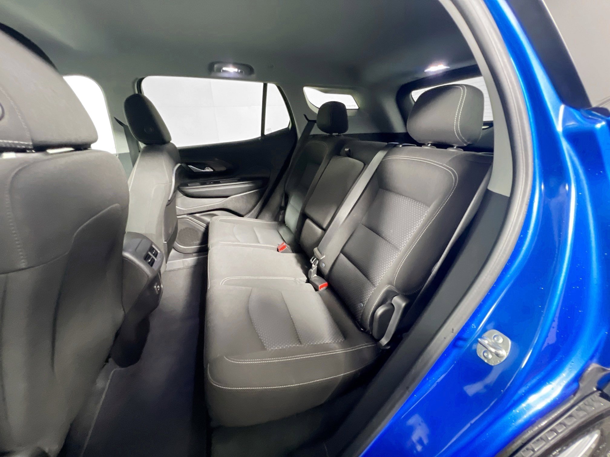 Used 2024 GMC Terrain SLE image 30