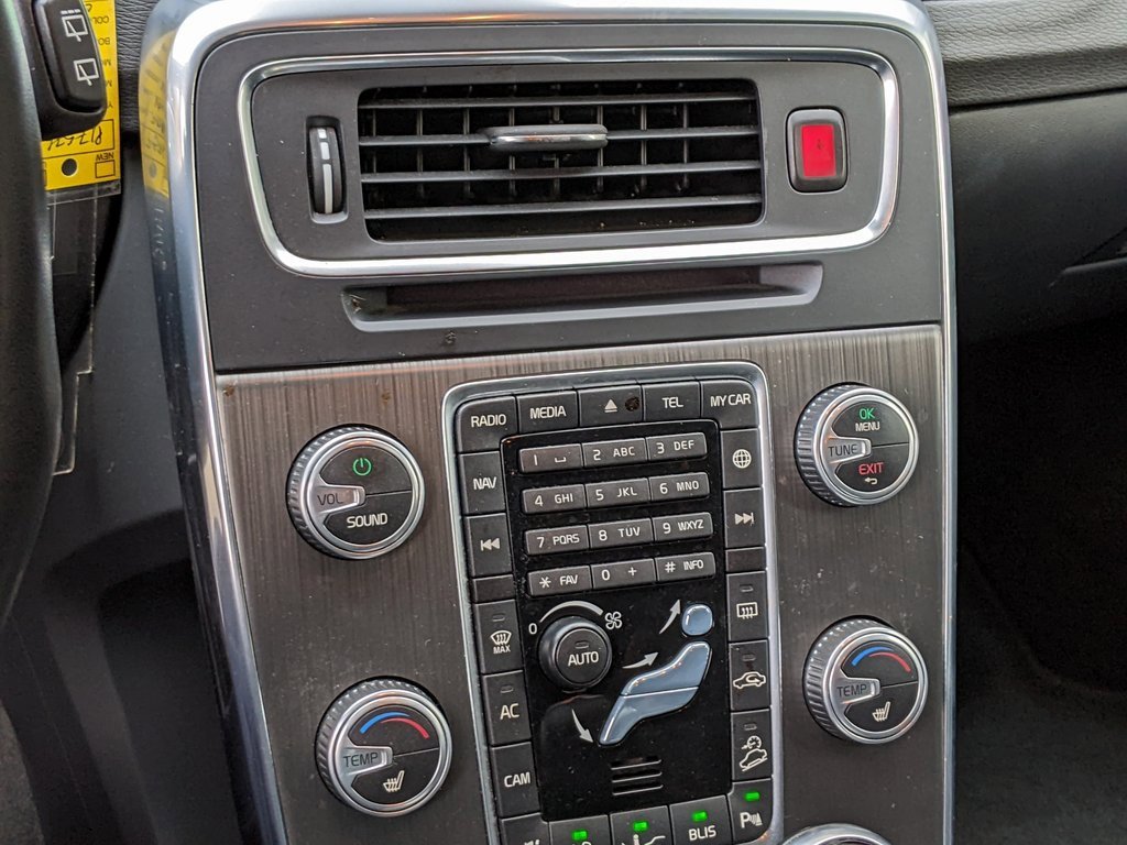 Used 2016 Volvo V60 T5 Cross Country Platinum image 18