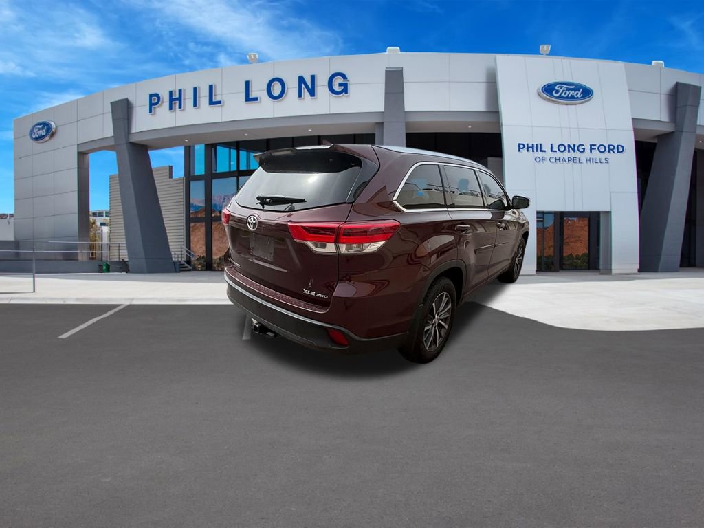Used 2018 Toyota Highlander XLE AWD/4WD image 5