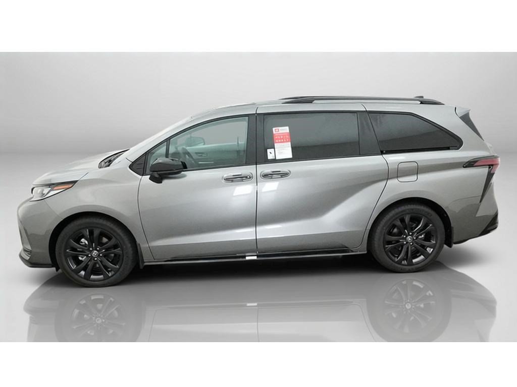 New 2026 Toyota Sienna XSE FWD image 3