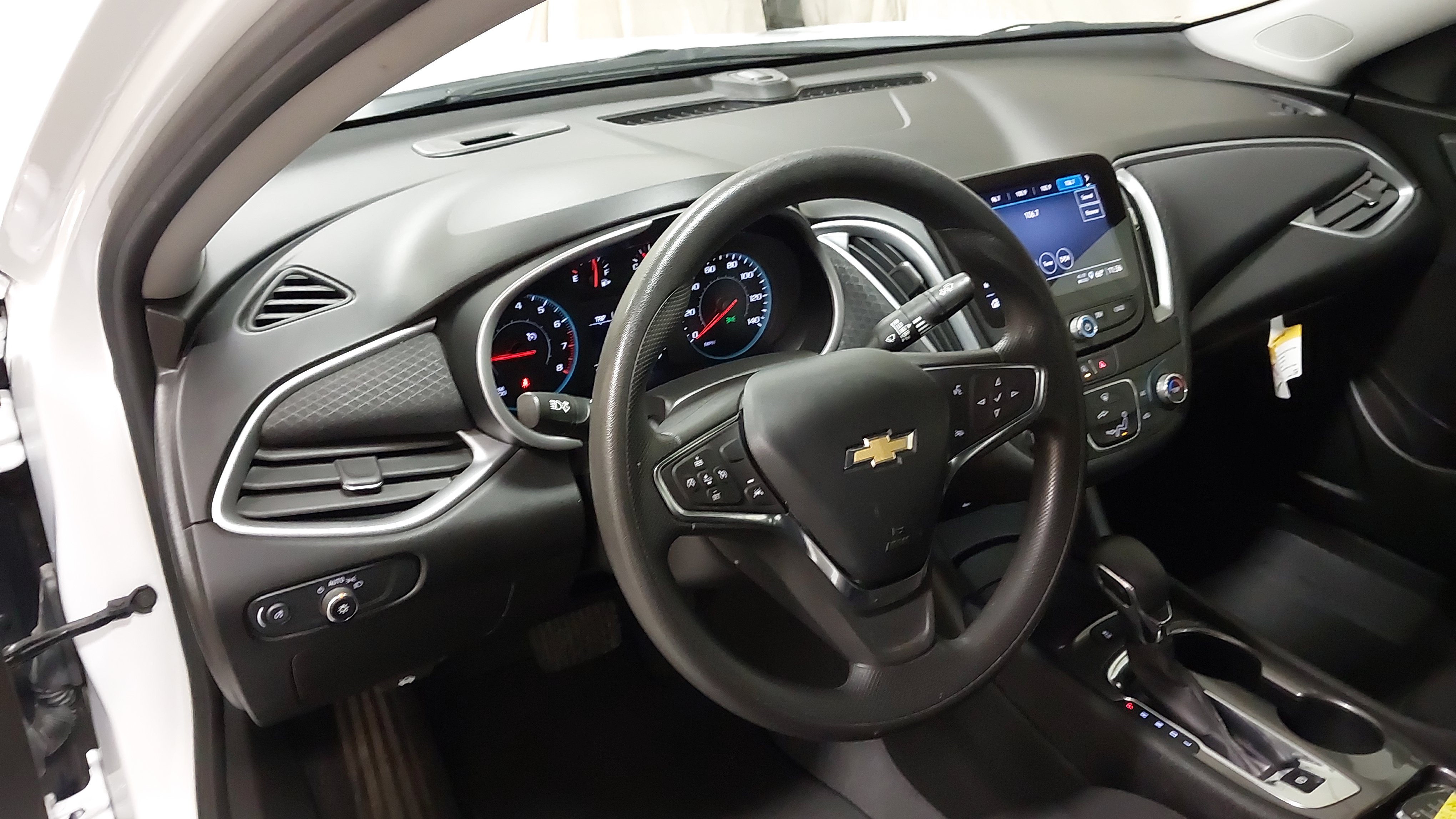 Used 2024 Chevrolet Malibu LS FWD image 17