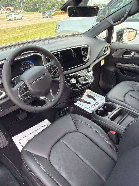 New 2027 Chrysler Pacifica LX FWD image 7
