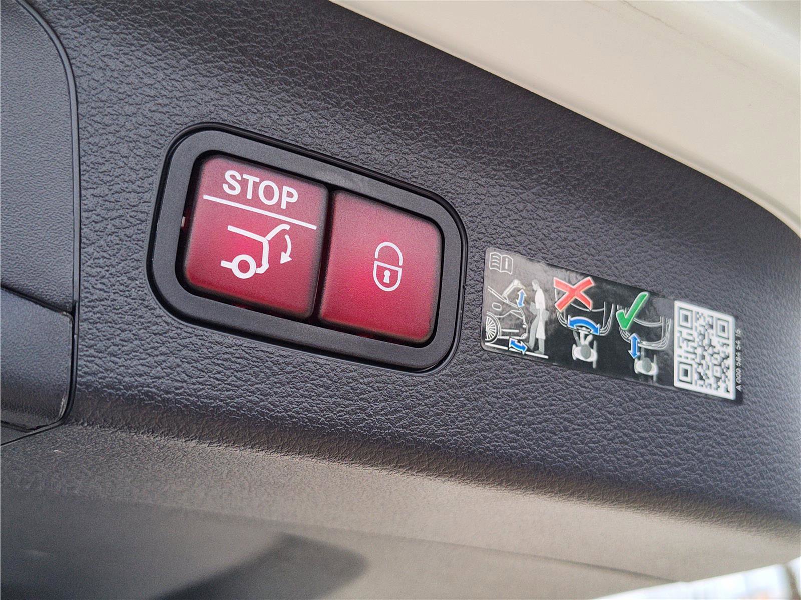 Certified 2025 Mercedes-Benz GLS 450 4MATIC image 8