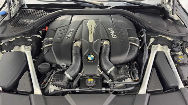 Used 2019 BMW 750i w/ Autobahn Package RWD image 37