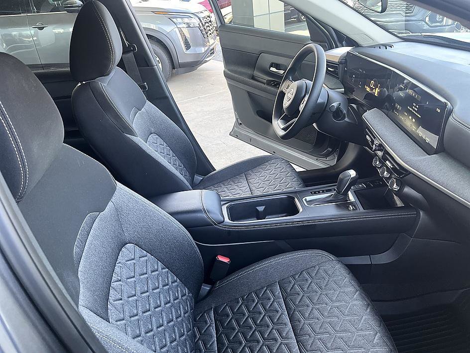 Certified 2025 Nissan Kicks SV image 19