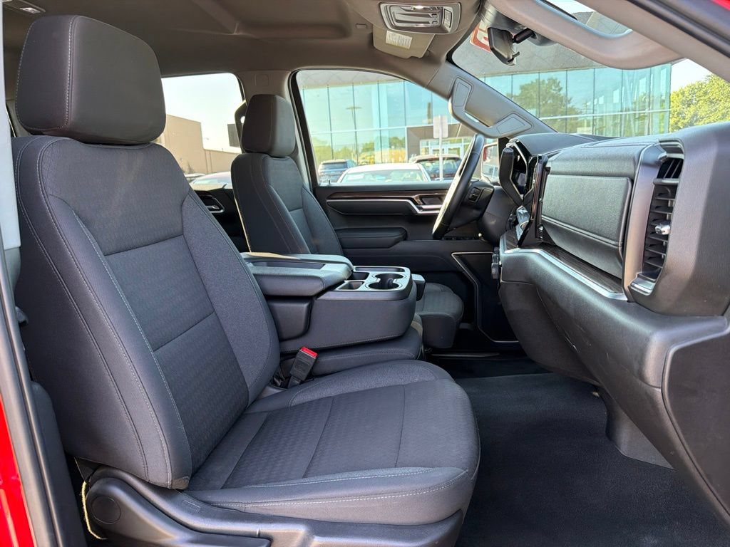 Used 2025 Chevrolet Silverado 1500 LT AWD/4WD image 31