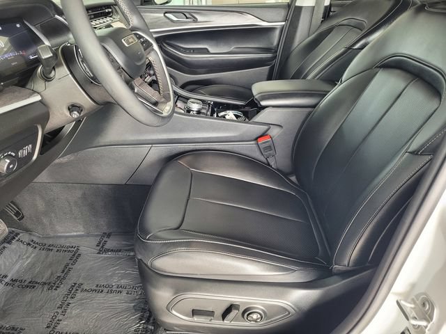 Used 2023 Jeep Grand Cherokee L Limited w/ Luxury Tech Group II AWD/4WD image 17