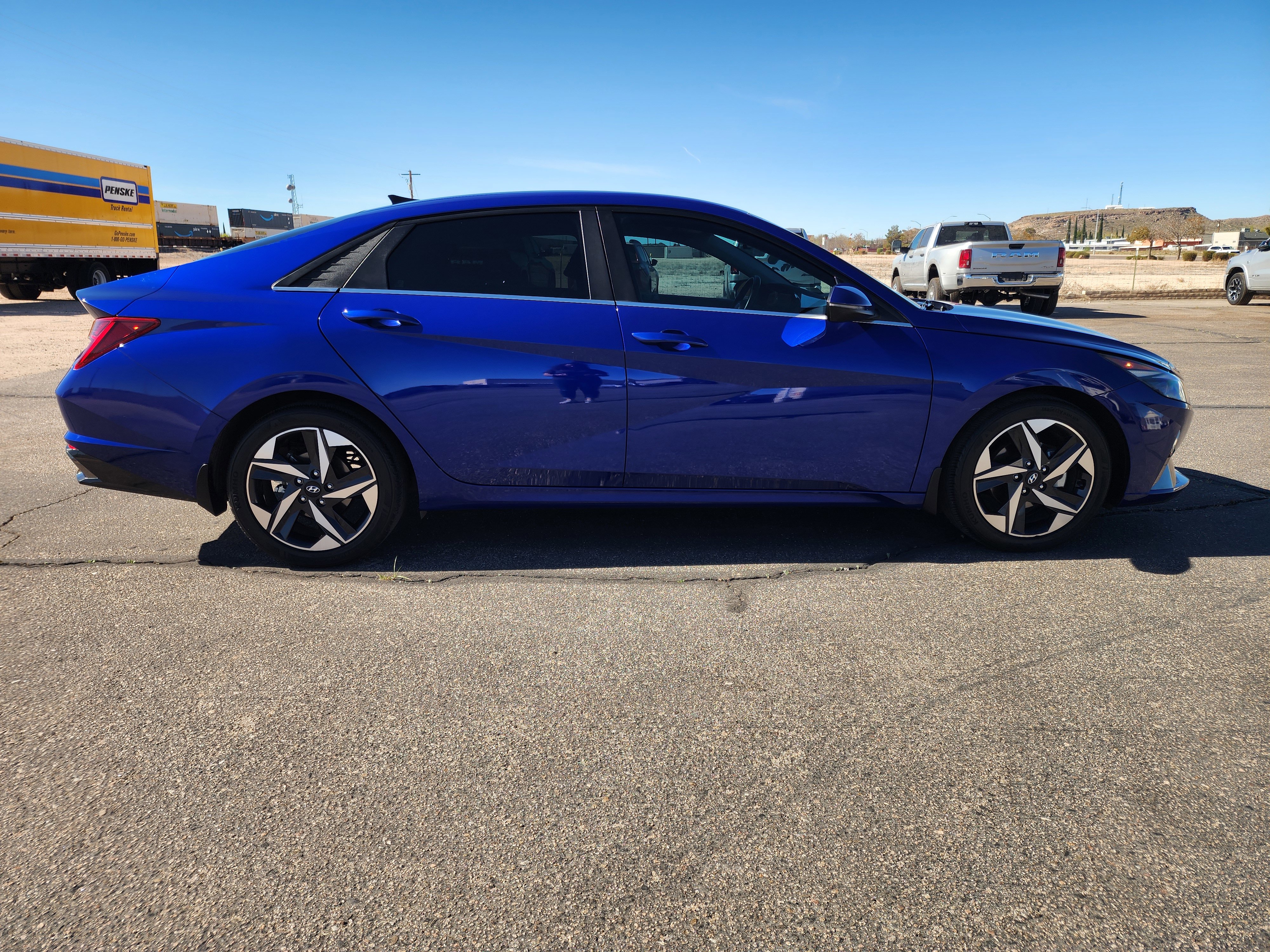 Used 2021 Hyundai Elantra Limited image 4