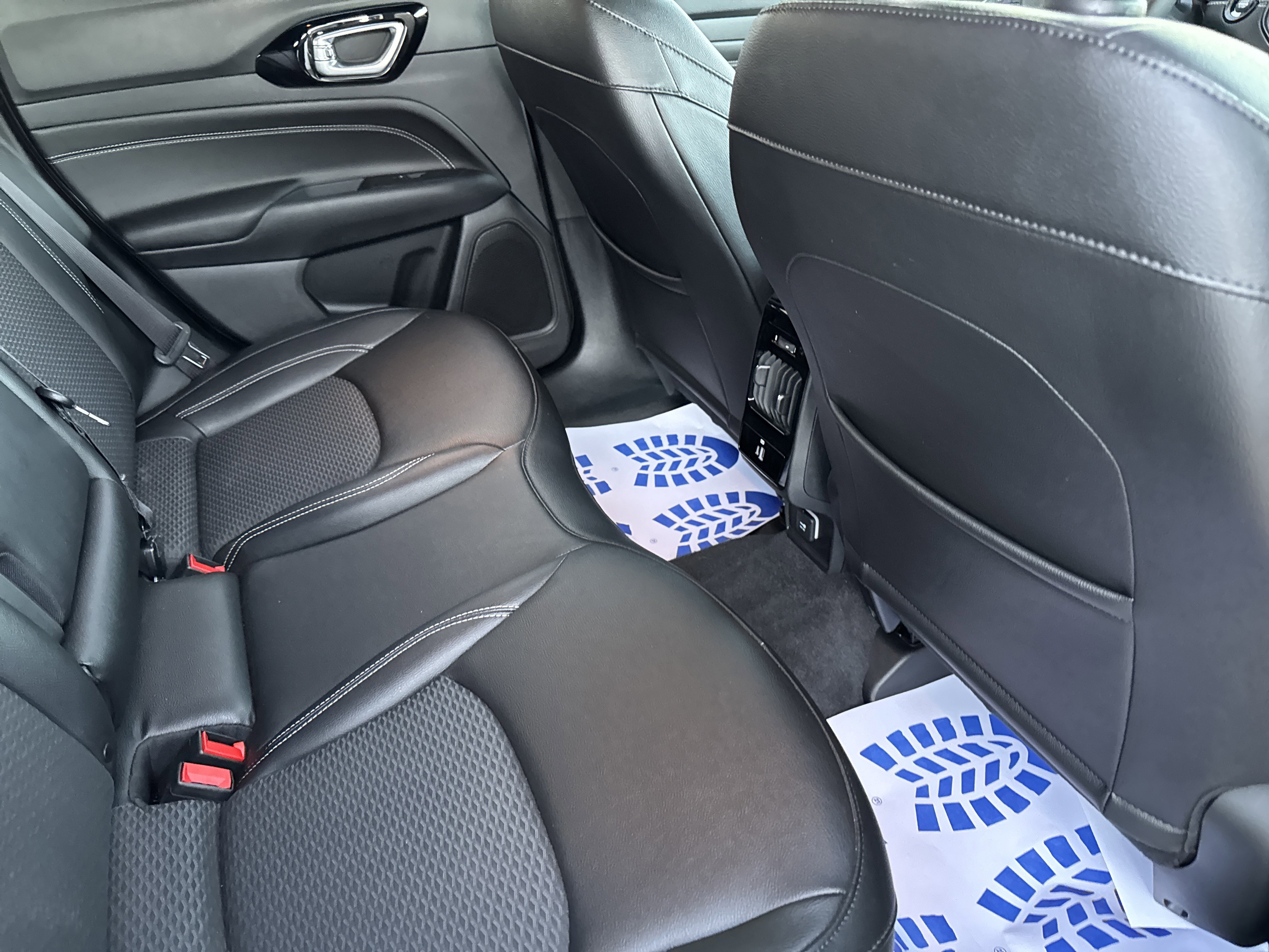 Used 2024 Jeep Compass Latitude w/ Convenience Group image 10