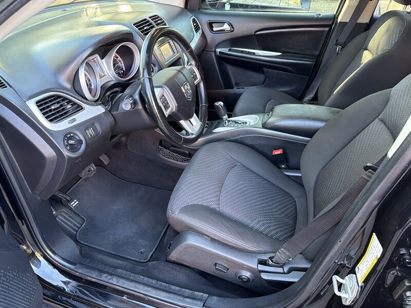 Used 2020 Dodge Journey SE w/ SE Popular Equipment Group FWD image 17