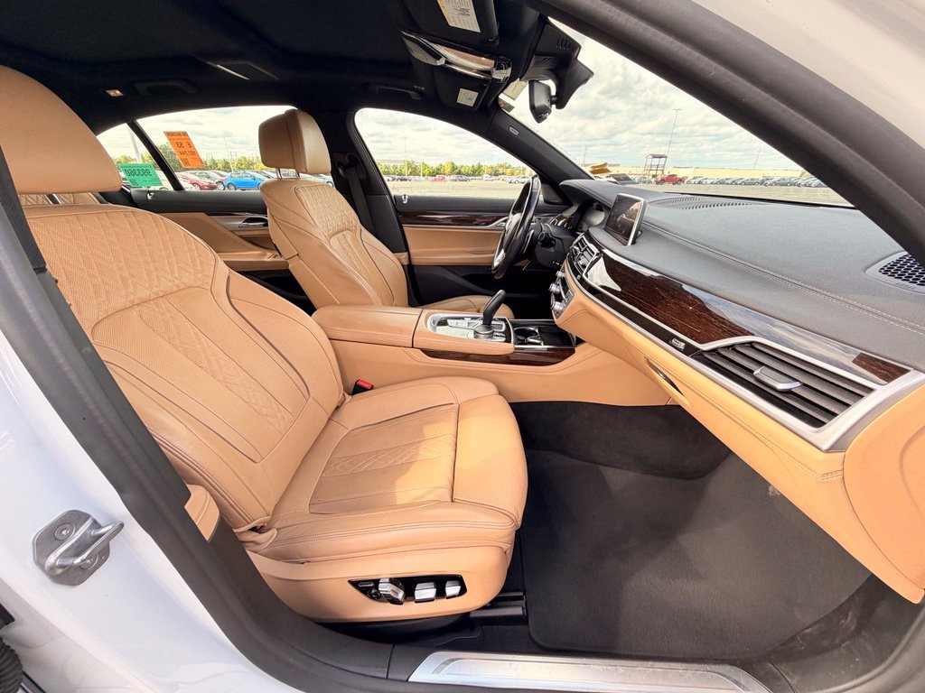 Used 2020 BMW 750i xDrive AWD/4WD image 13