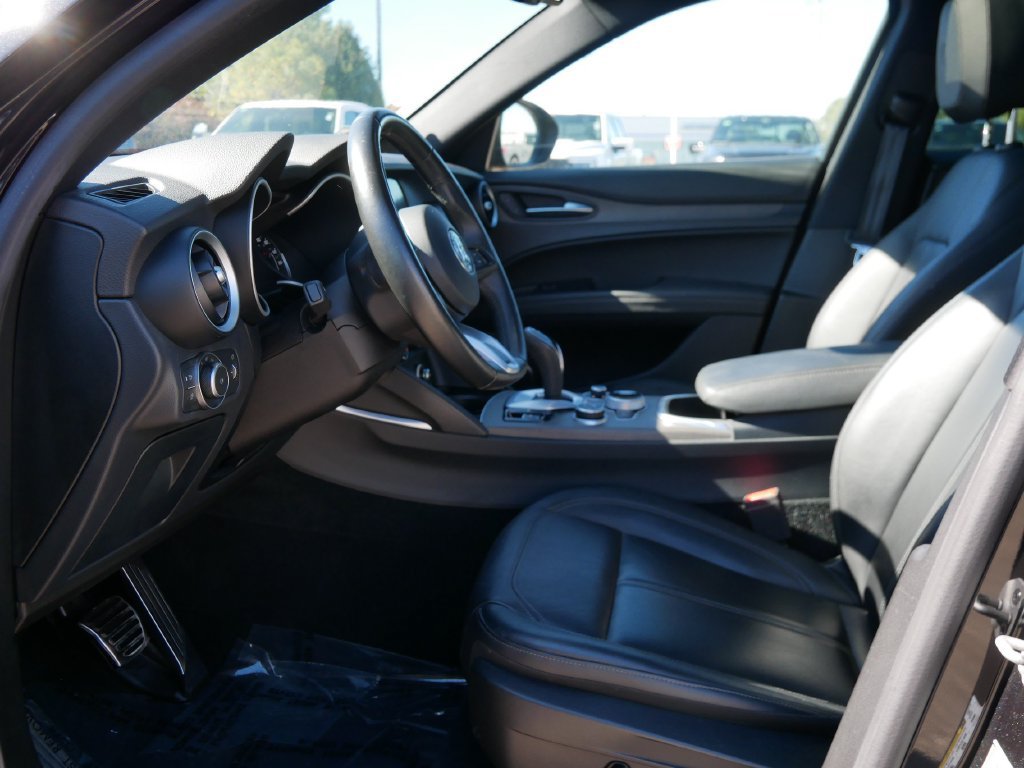 Used 2023 Alfa Romeo Stelvio Ti AWD/4WD image 11
