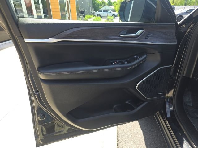 Used 2023 Jeep Grand Cherokee 4WD 4xe image 10