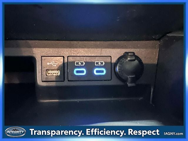 Used 2022 Toyota Highlander XLE AWD/4WD image 31
