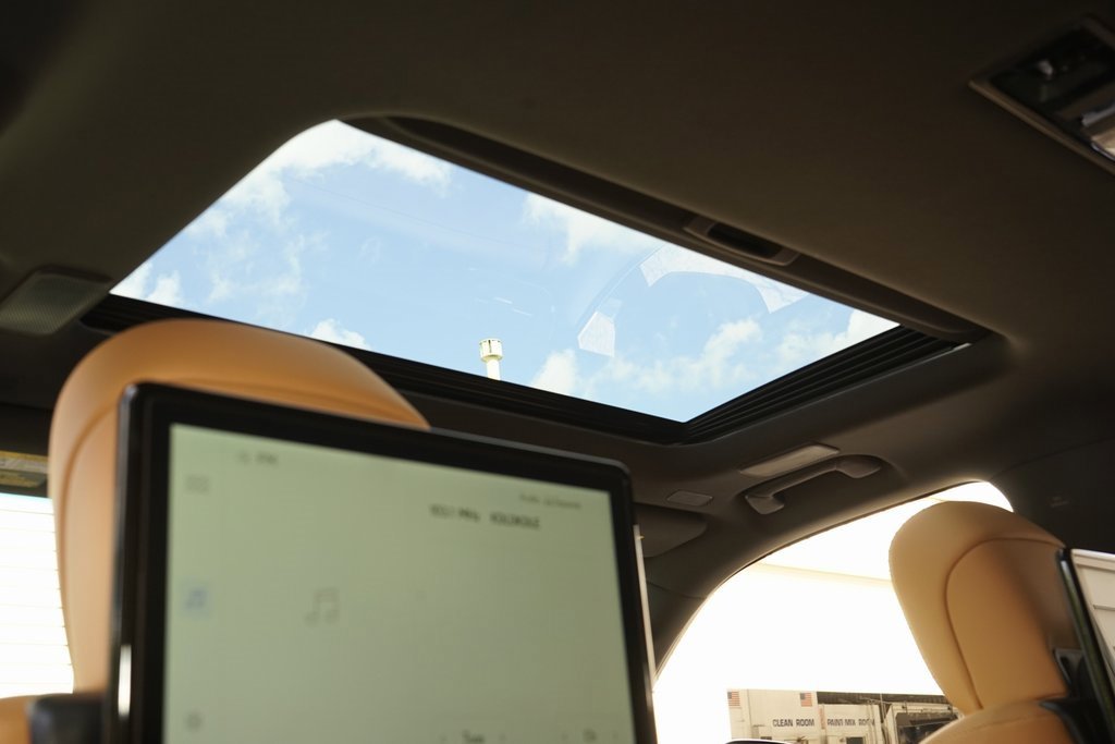 Used 2025 Lexus LX 600 4WD w/ Luxury Package image 21