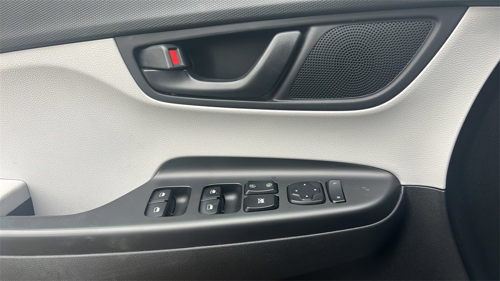 Used 2022 Hyundai Kona SEL image 17