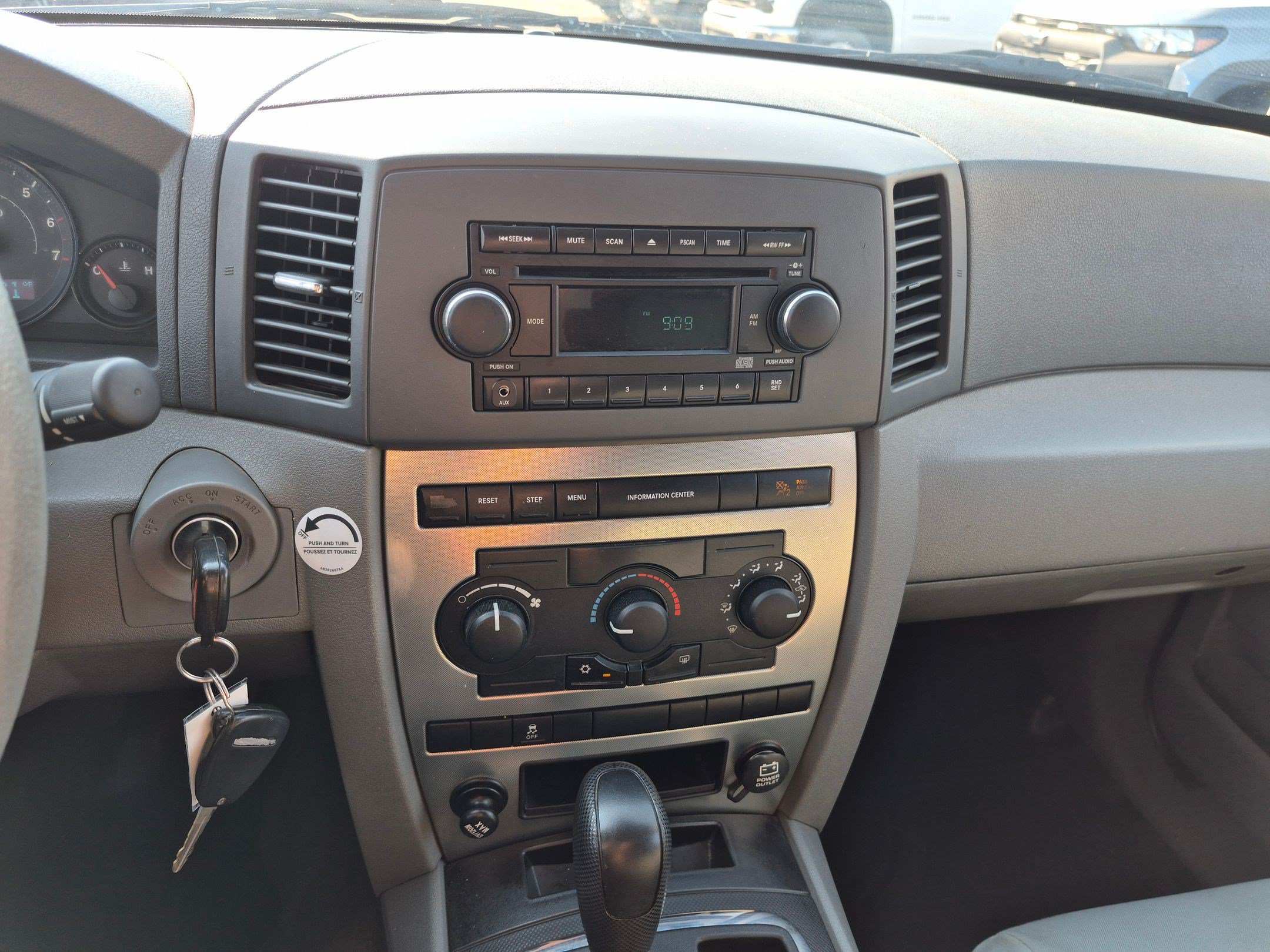 Used 2006 Jeep Grand Cherokee Laredo AWD/4WD image 23