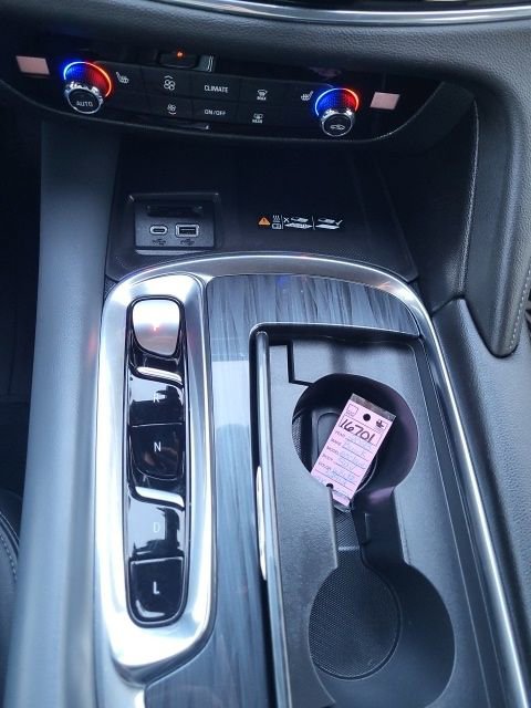 Used 2023 Buick Enclave Essence image 9