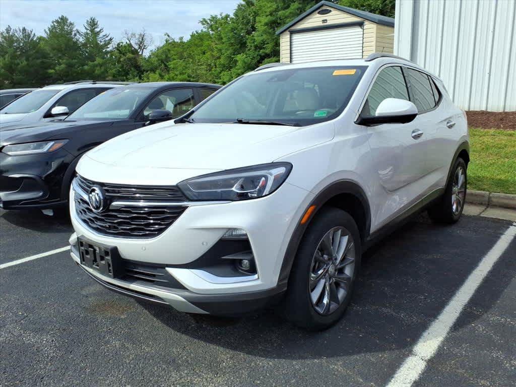 Used 2021 Buick Encore GX Essence w/ Advanced Technology Package AWD/4WD image 2