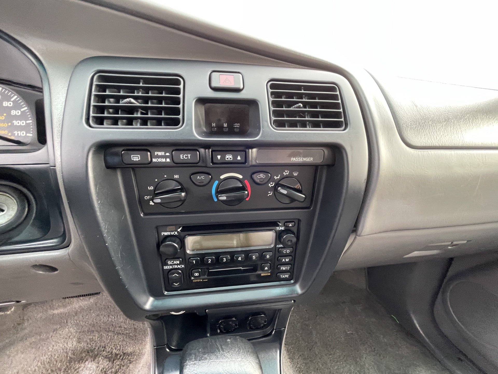 Used 2001 Toyota 4Runner SR5 RWD image 16