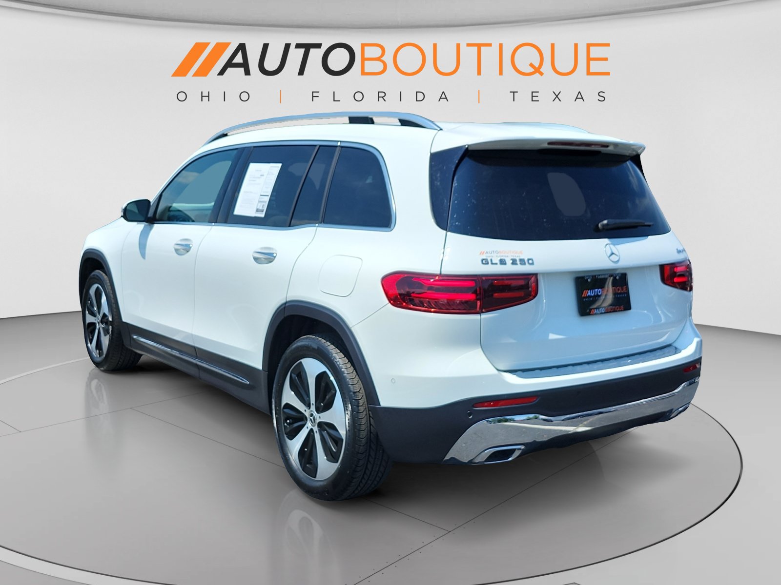 Used 2025 Mercedes-Benz GLB 250 4MATIC image 3