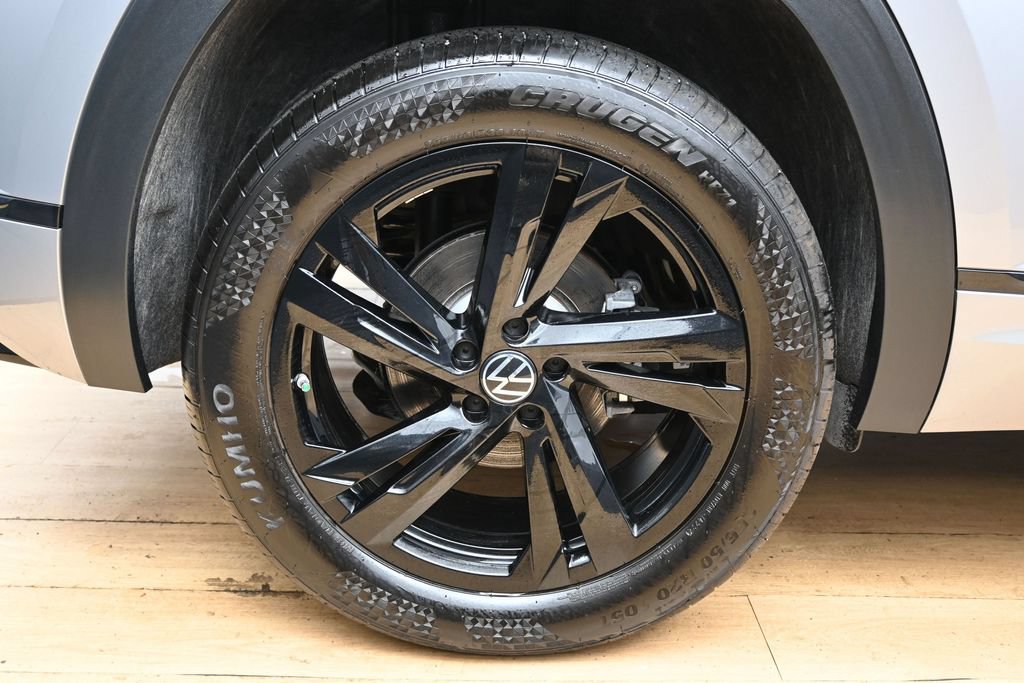 Used 2025 Volkswagen Atlas Cross Sport SEL R-Line AWD/4WD image 14
