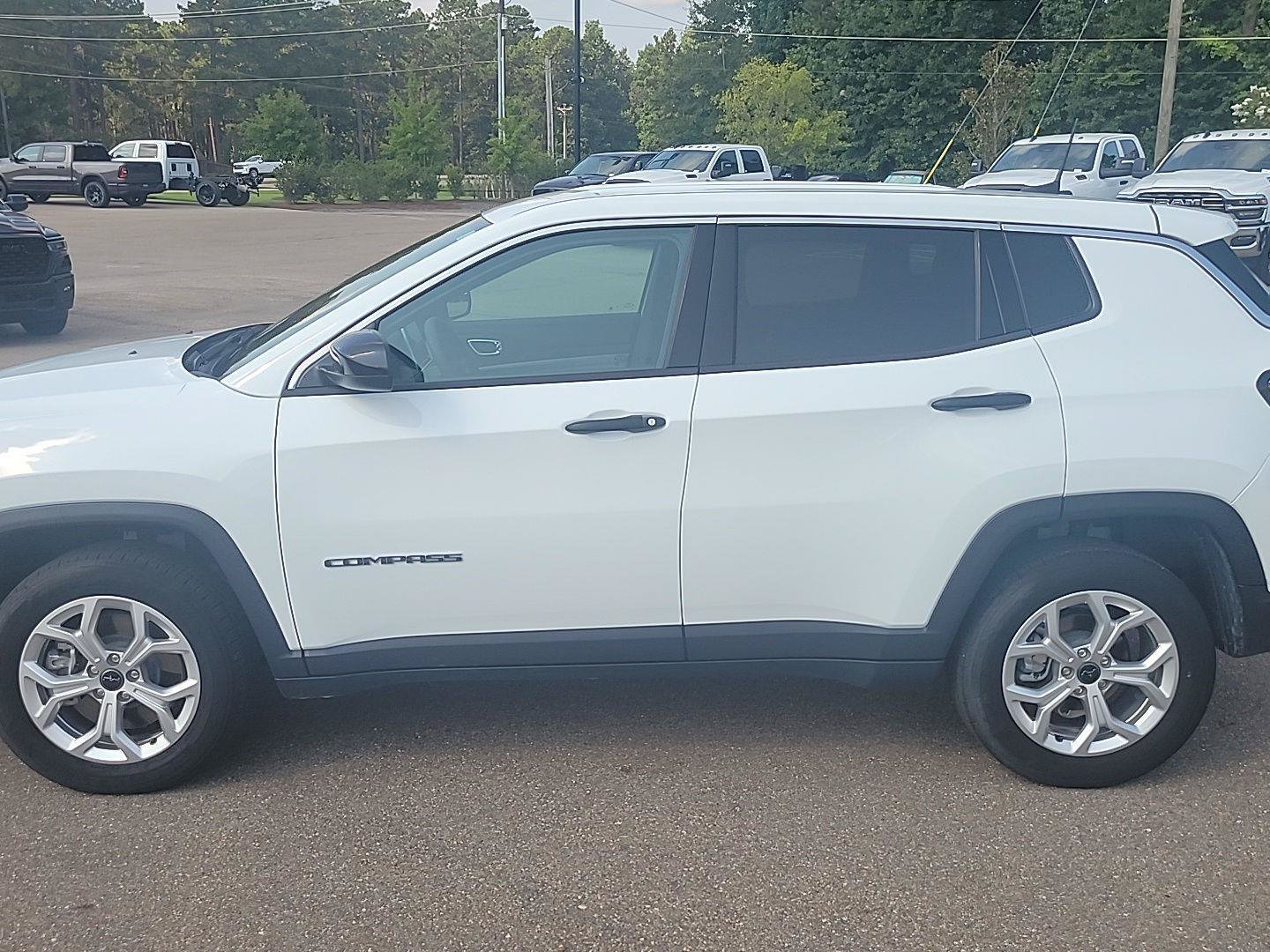 Certified 2025 Jeep Compass Sport AWD/4WD image 2